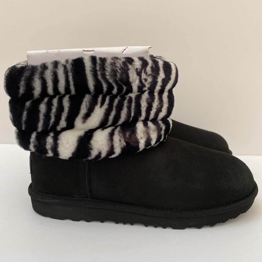 NIB Fluff Mini Quilted Zebra Authentic Black And Whit UGG Boots - Size 5 Kids